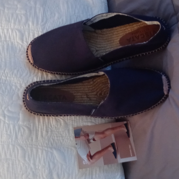 Shoes - Picture 3 of 4